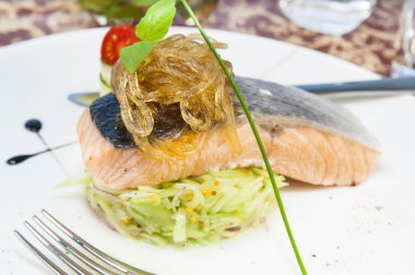 Fırında somon filetosu.