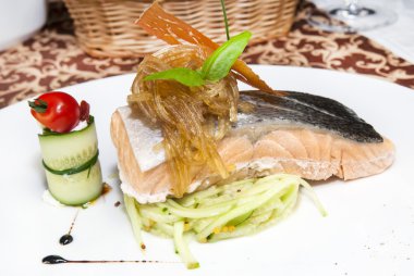 Fırında somon filetosu.