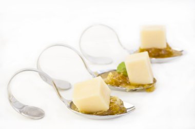 Peynirli sebze kanepeler