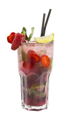 Alkollü kokteyl cam bardakta