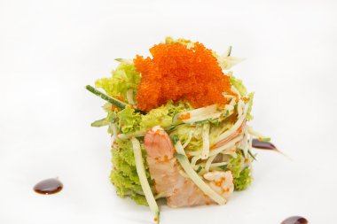 yeşil salata ve deniz ürünleri