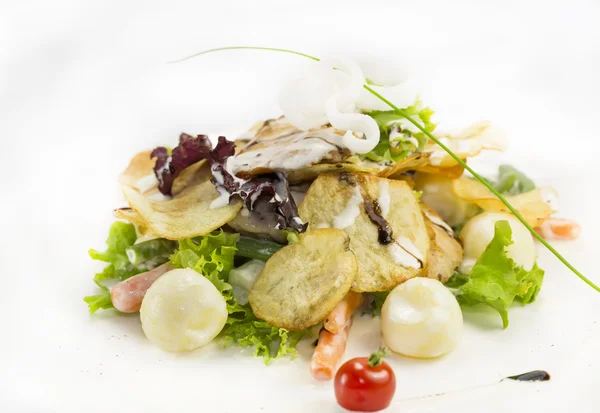 Sallad med kyckling och potatis — Stockfoto