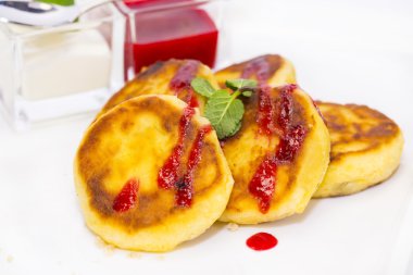 Ekşi kremalı peynirli kek.