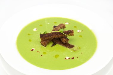 croutons bezelye çorbası