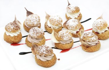 vanilya ile profiterol