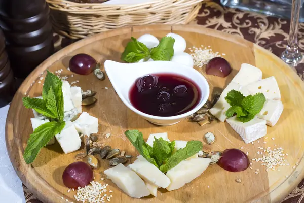 Cheese plate with — Stock Photo, Image