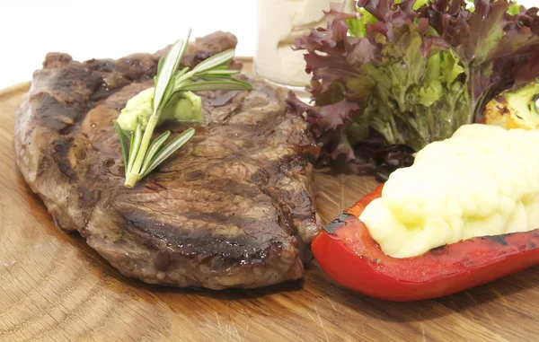 Steaksoße und Grünzeug — Stockfoto