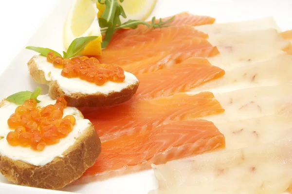Skivad kaviar smörgåsar på — Stockfoto
