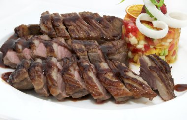 biftek sosu ve yeşillik