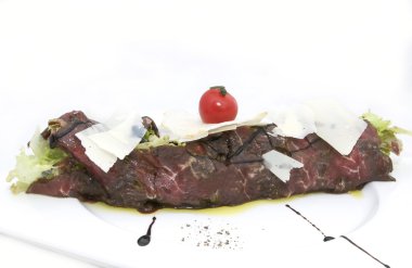 Carpaccio otlar ve peynir ile
