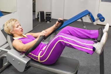 spor salonunda kadın