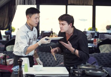 Japon Şef yemek hazırlama