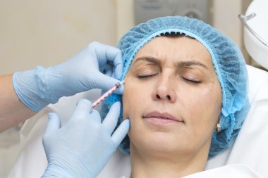 Enjeksiyon ile kozmetik tedavi