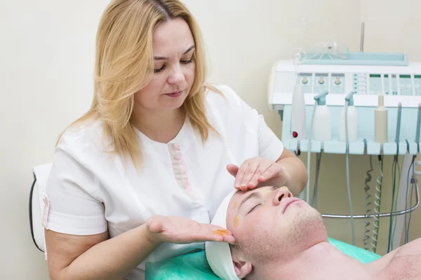 Man in the mask cosmetic procedure — Stock Photo, Image