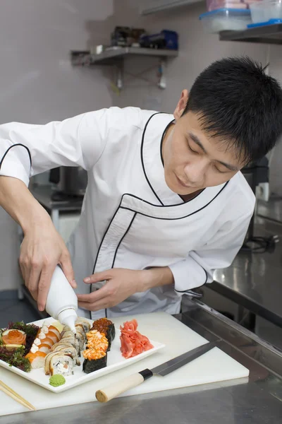 Japanese chef preparing a meal — Stock Photo, Image