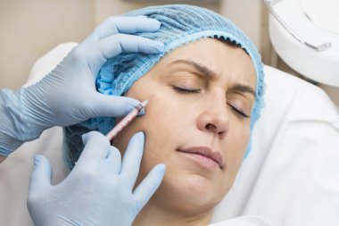Enjeksiyon ile kozmetik tedavi
