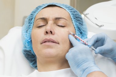 Enjeksiyon ile kozmetik tedavi