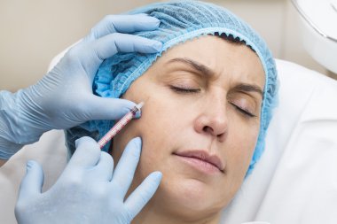 Enjeksiyon ile kozmetik tedavi