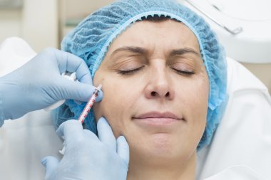 Enjeksiyon ile kozmetik tedavi