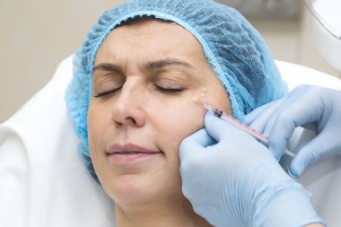 Enjeksiyon ile kozmetik tedavi