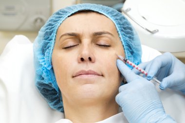 Enjeksiyon ile kozmetik tedavi