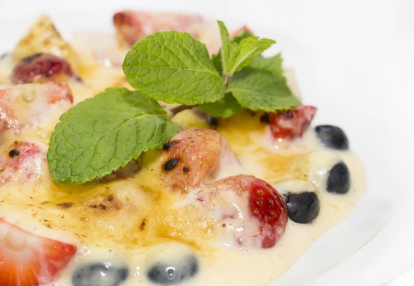 Berries in cream sauce — Stock Photo, Image