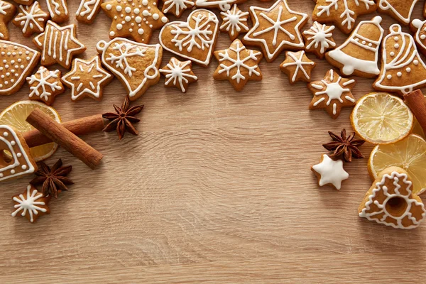 Homemade christmas cookies on wooden table — Stock Photo, Image