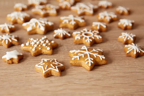 Homemade christmas cookies on wooden table — Stock Photo, Image