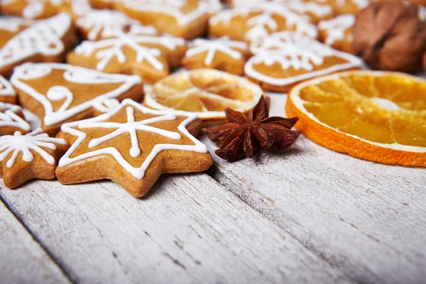 Christmas gingerbread cookies and dried orange — Stock Photo, Image