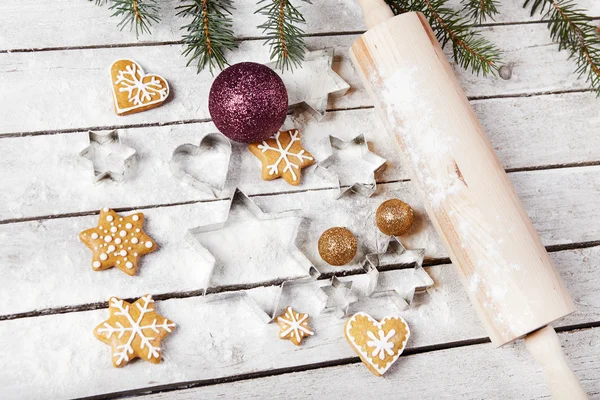 Pan de jengibre de Navidad en la mesa — Foto de Stock