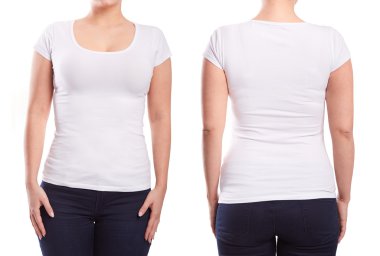 Genç bir kadın üzerinde beyaz tshirt