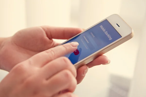 Female hands using mobile banking — Stock Photo, Image