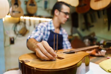 Diapason ile el yapımı klasik gitar Tuning esnaf Lutemaker