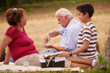 İhtiyar Dede tıp ilacı kalp için aile ile