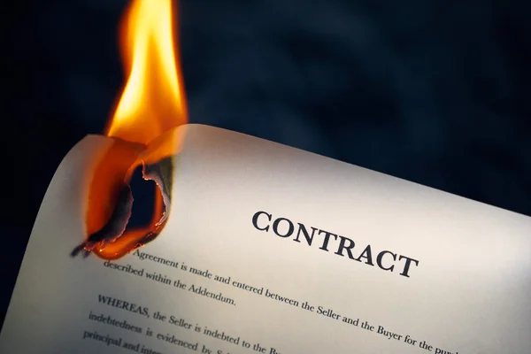Closeup Of Contract In English Burning On Fire — Stock Photo, Image
