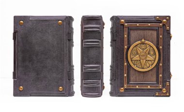 Süslü çerçeveli ve metal köşeli eski moda mor deri kitap.