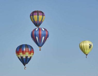 Dört Sıcak Hava balonu havada