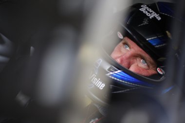NASCAR: Nisan 08 Komutan 500 ördek