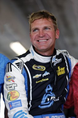 NASCAR: Nisan 08 Komutan 500 ördek