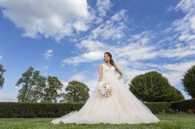 Bir gelin evlenmeye hazırlanıyor 