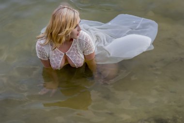 Sarışın açık Model su