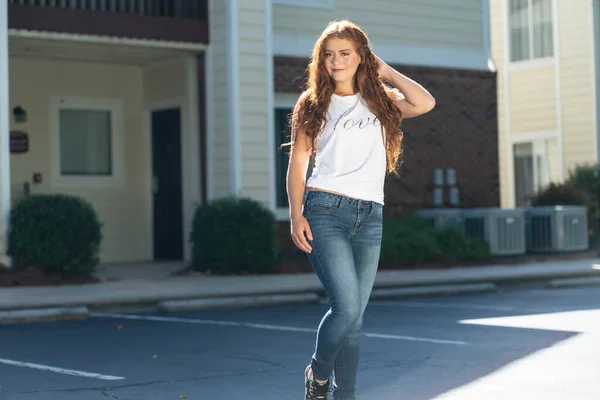 Beautiful Redhead Model Poses Outdoors Autumn Day — Stock Photo, Image