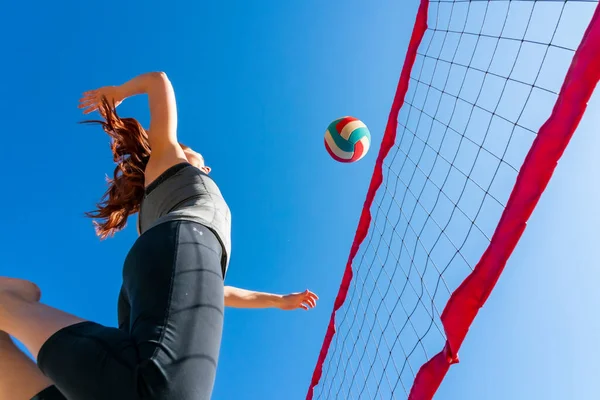 Redhead Fitness Model Preparing Play Volleyball — Stock Photo, Image