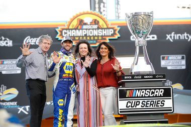 Chase Elliott (9) wins the NASCAR Cup Series Championship at Phoenix Raceway in Avondale, Arizona. clipart