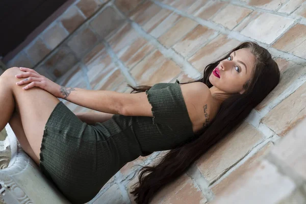 Nádherný Brunetka Model Jarní Den Venku — Stock fotografie