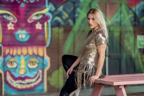Розкішна Блондинка Модель Позує Відкритому Повітрі Осінньому Одязі — стокове фото