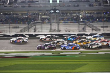February 11, 2021 - Daytona Beach, Florida, USA: Alex Bowman (48) races for the Bluegreen Vacations Duel 1 at DAYTONA at Daytona International Speedway in Daytona Beach, Florida.
