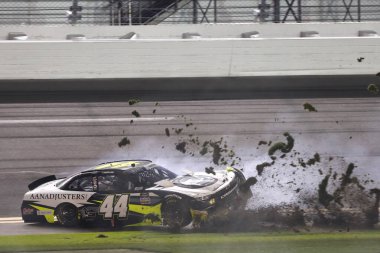 13 Şubat 2021 - Daytona Sahili, Florida, ABD: Tommy Joe Martins Beef sırasında kaza yaptı. Akşam yemeğinde ne var? Daytona Beach, Florida 'daki Daytona Uluslararası Yarış Pisti' nde 300 kişi.