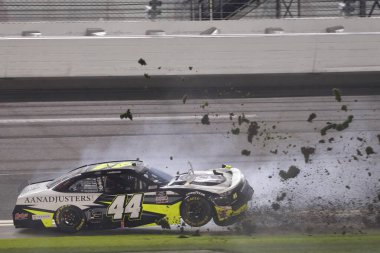 Tommy Joe Martins Beef maçında kaza yaptı. Akşam yemeğinde ne var? Daytona Beach, Florida 'daki Daytona Uluslararası Yarış Pisti' nde 300 kişi.