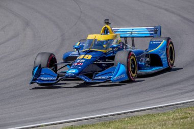 ABD 'li JIMMIE JOHNSON (R) (48), Birmingham, Alabama' daki Berber Motorsporları Parkı 'nda Alabama' daki Honda Indy Grand Prix için antrenman yapıyor..